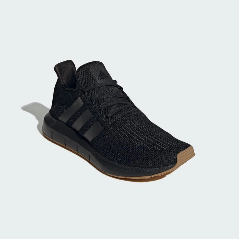 ADIDAS MEN'S SWIFT RUN BLACK/GUM RUNNING SHOES