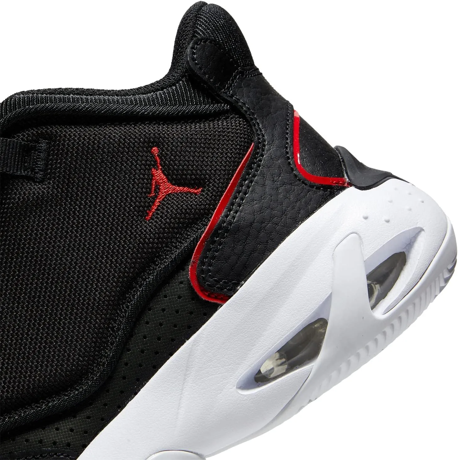 Jordan Boy's Max Aura 4 (Big Kid)