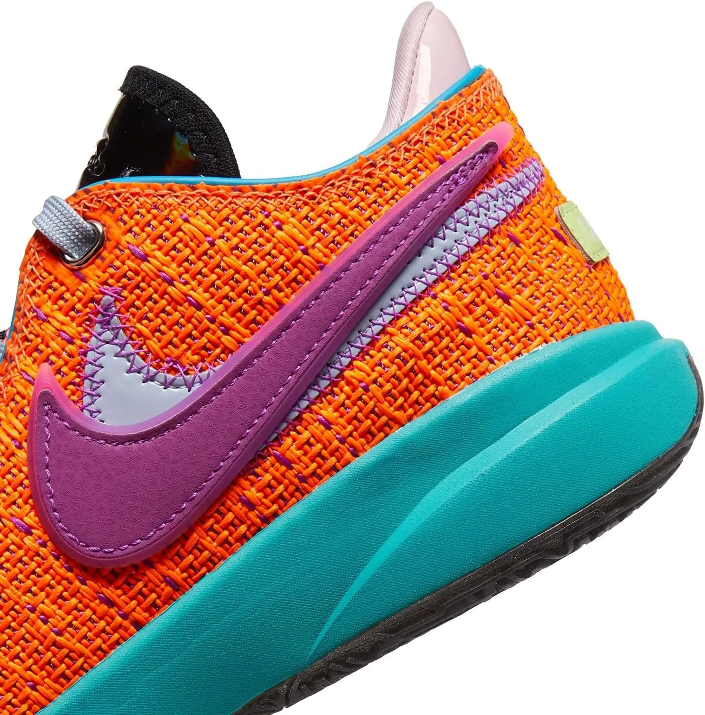 Nike Boy's Lebron XX SE (Big Kid)