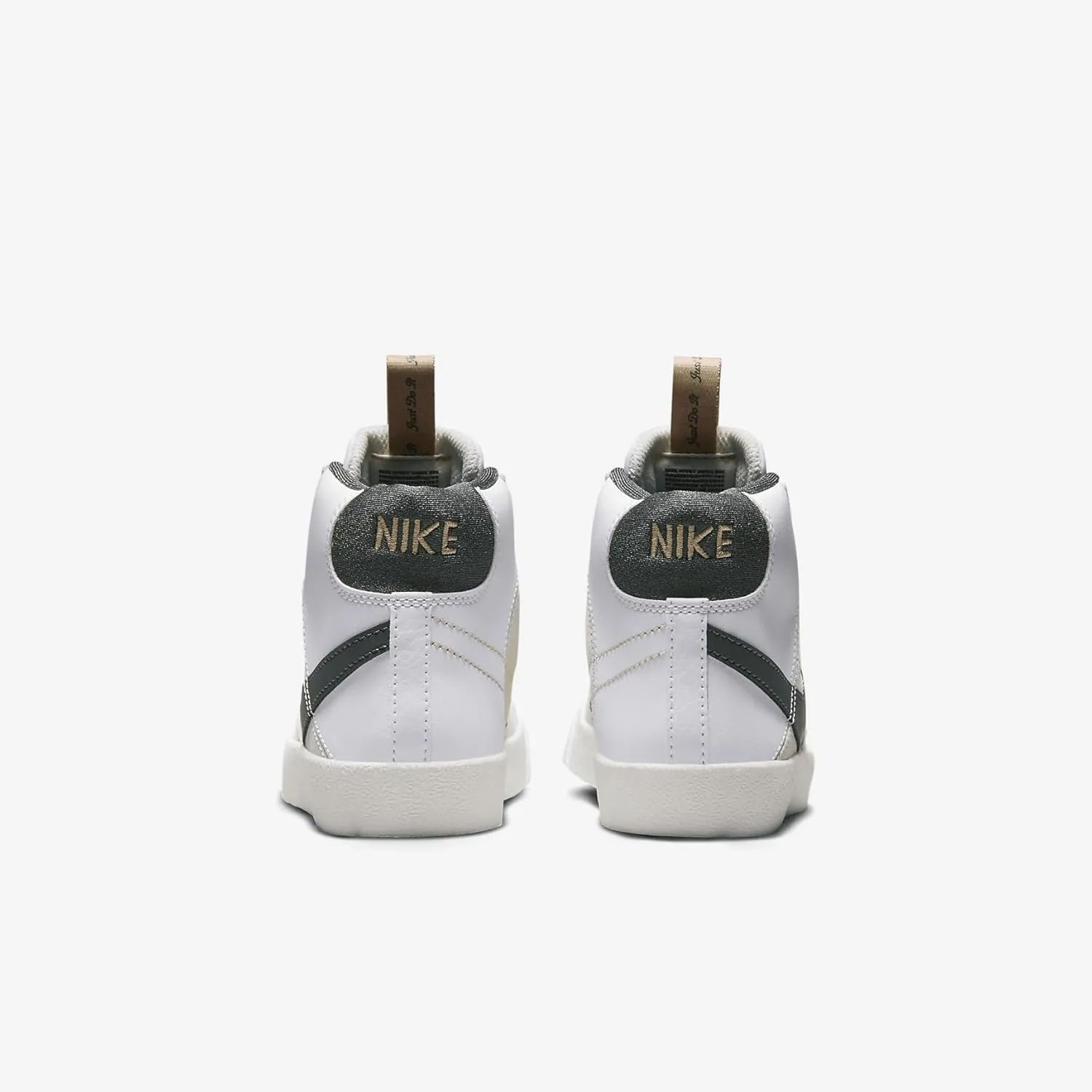 Nike Kids' Blazer Mid '77 SE Sneaker