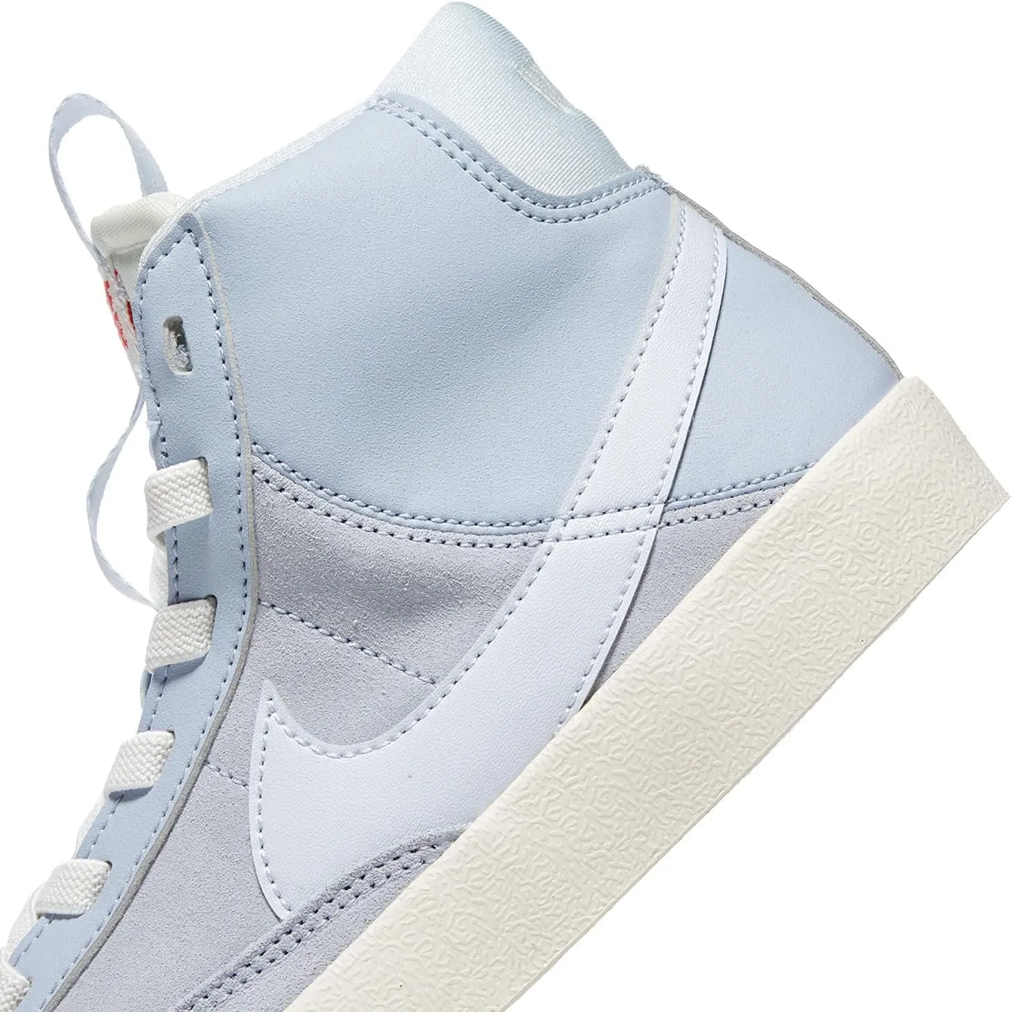 Nike Kids' Blazer Mid '77 SE Sneaker