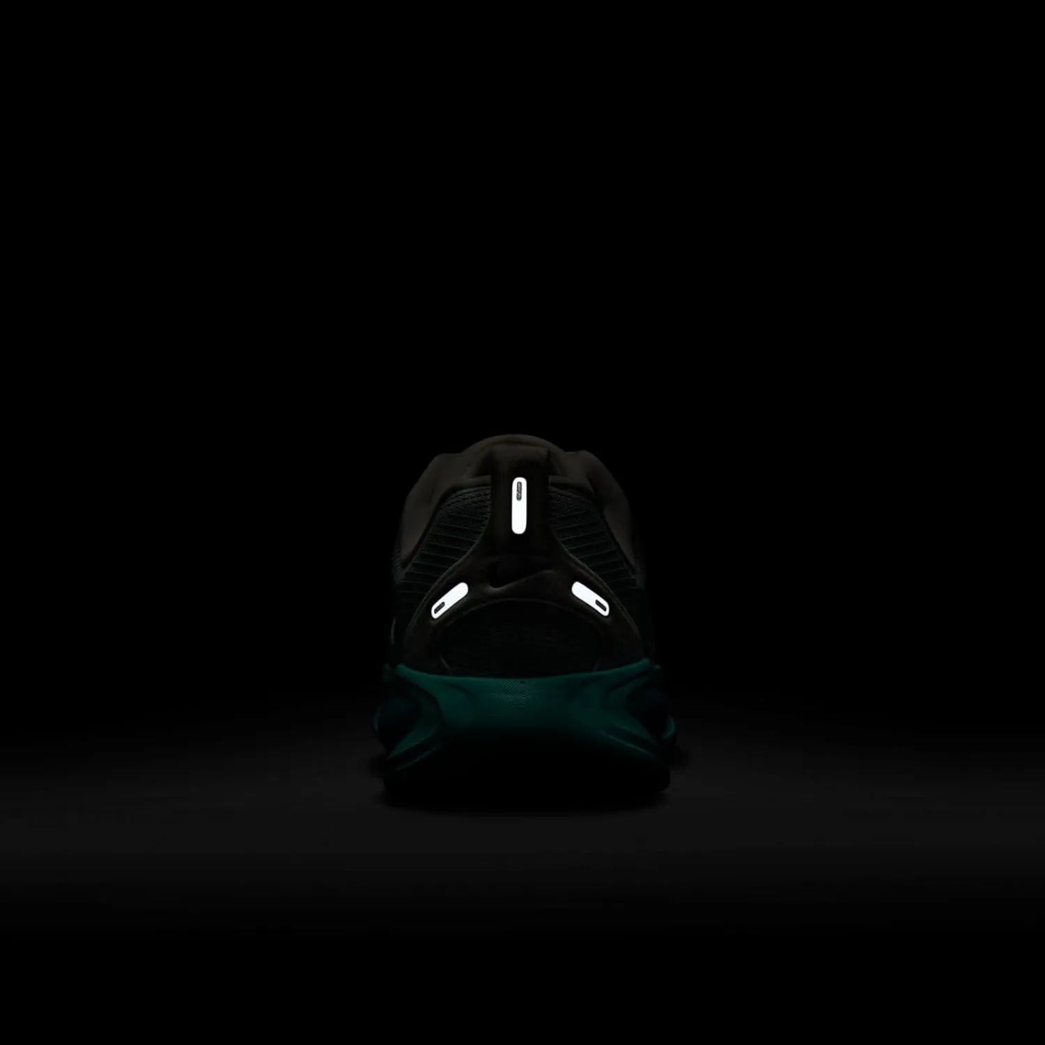 Nike Vomero 18 Big Kids' Road Running Shoes (HQ2157-103, Summit White/Dusty Cactus/Geode Teal/Black)