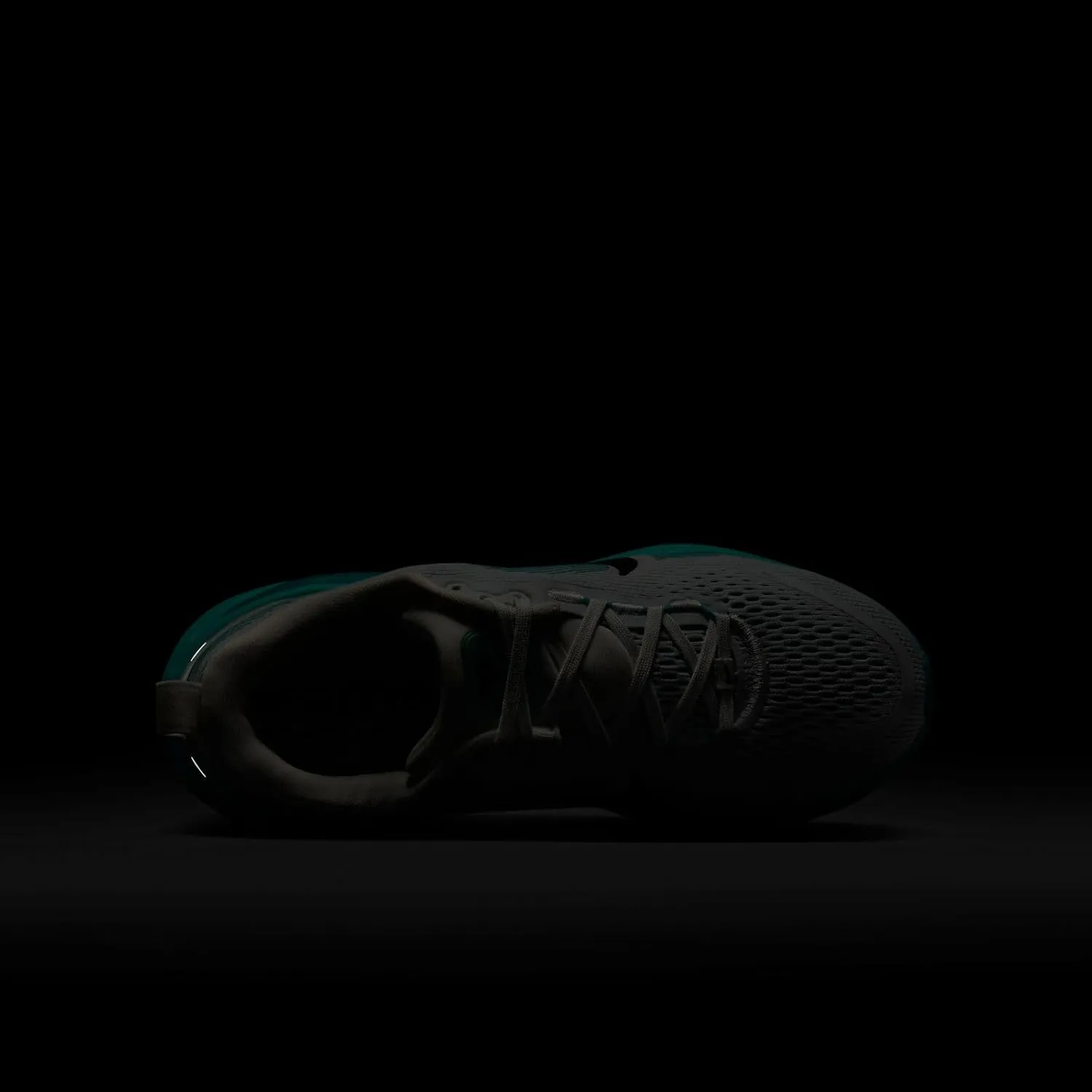 Nike Vomero 18 Big Kids' Road Running Shoes (HQ2157-103, Summit White/Dusty Cactus/Geode Teal/Black)