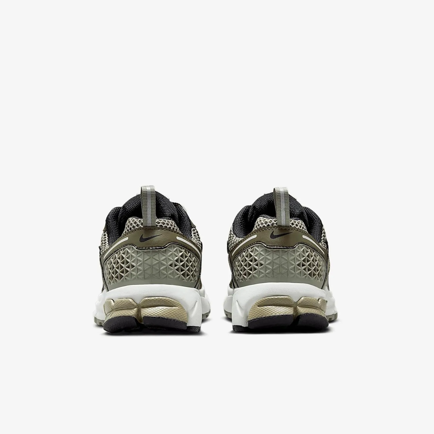 Nike Vomero 5 Big Kids' Shoes (HF6998-300, Cargo Khaki/Photon Dust/Black/Light Army)