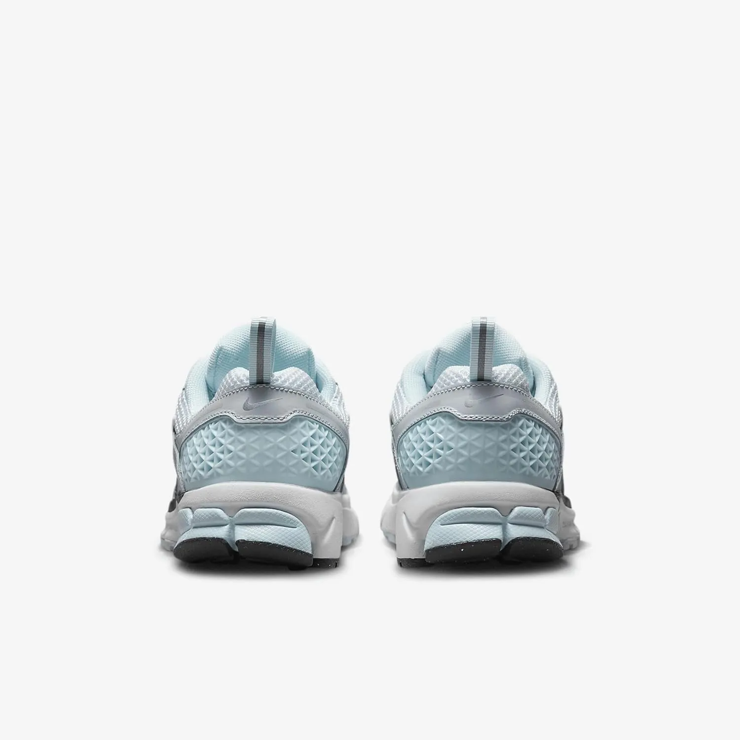 Nike Vomero 5 Big Kids' Shoes (HQ3255-043, Pure Platinum/Glacier Blue/Wolf Grey/Metallic Silver)