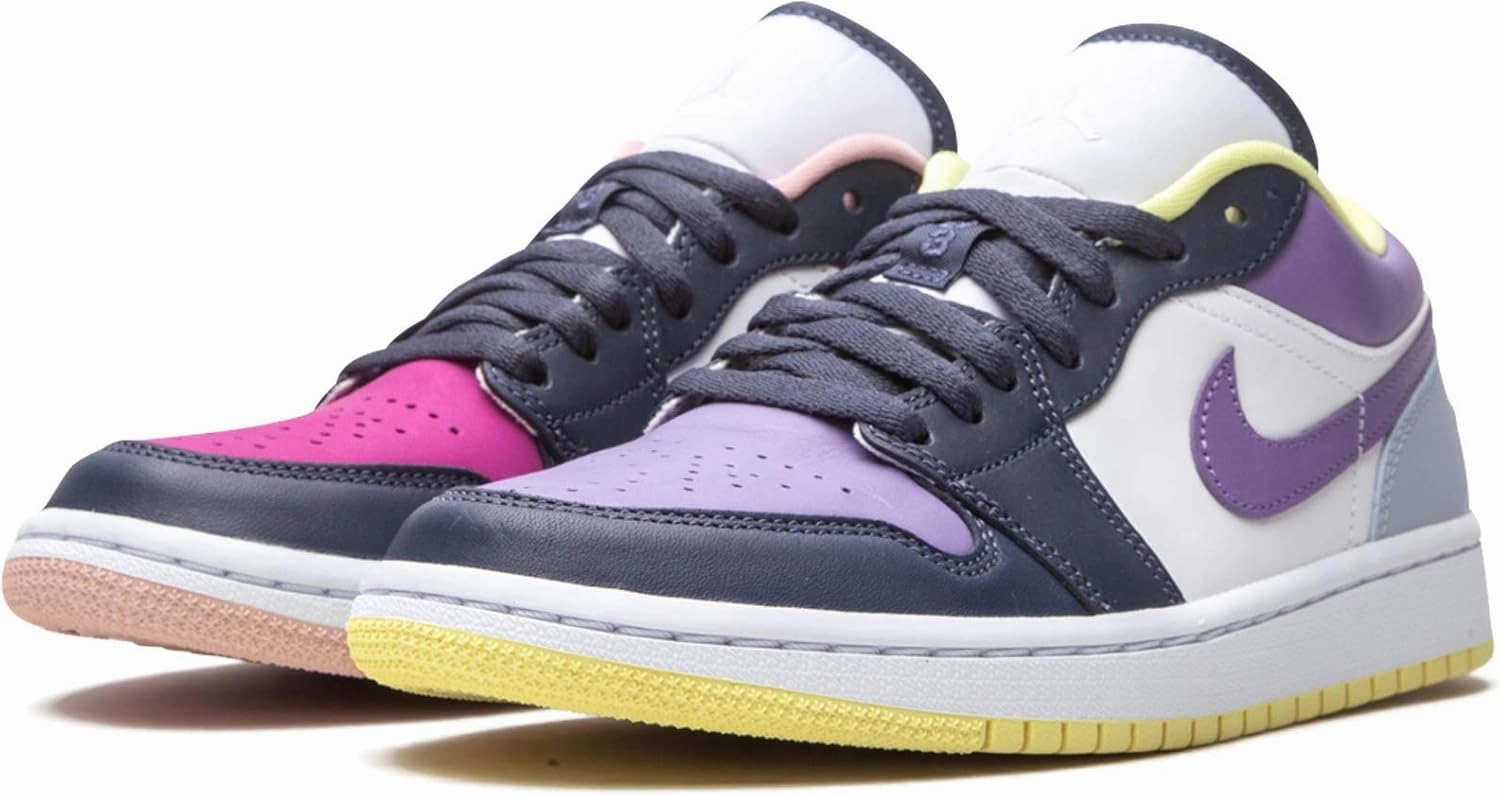 NIKE Women's Sneaker